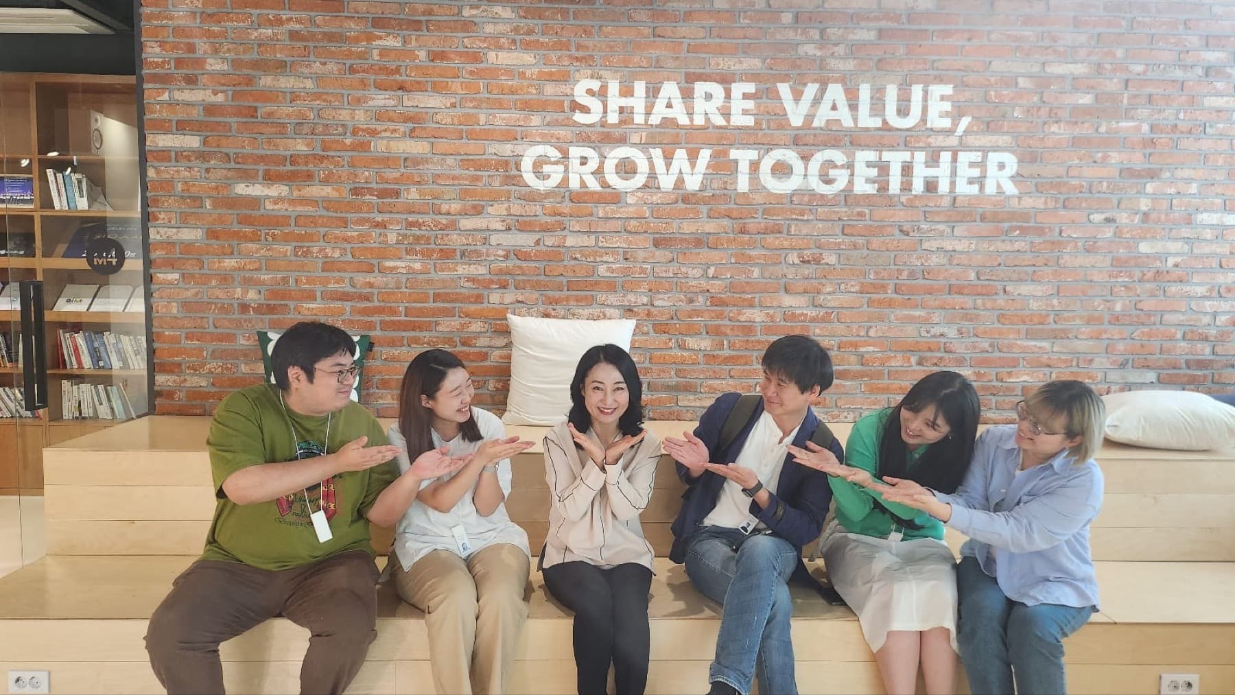 SHARE VALUE, GROW TOGETHER — 교육 수료 팀과 함께